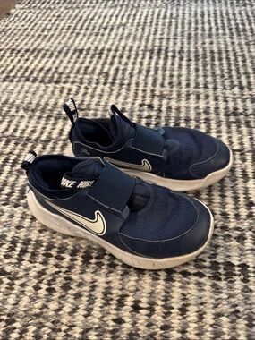 Nike Kids Navy and White Slip-On Sneakers
